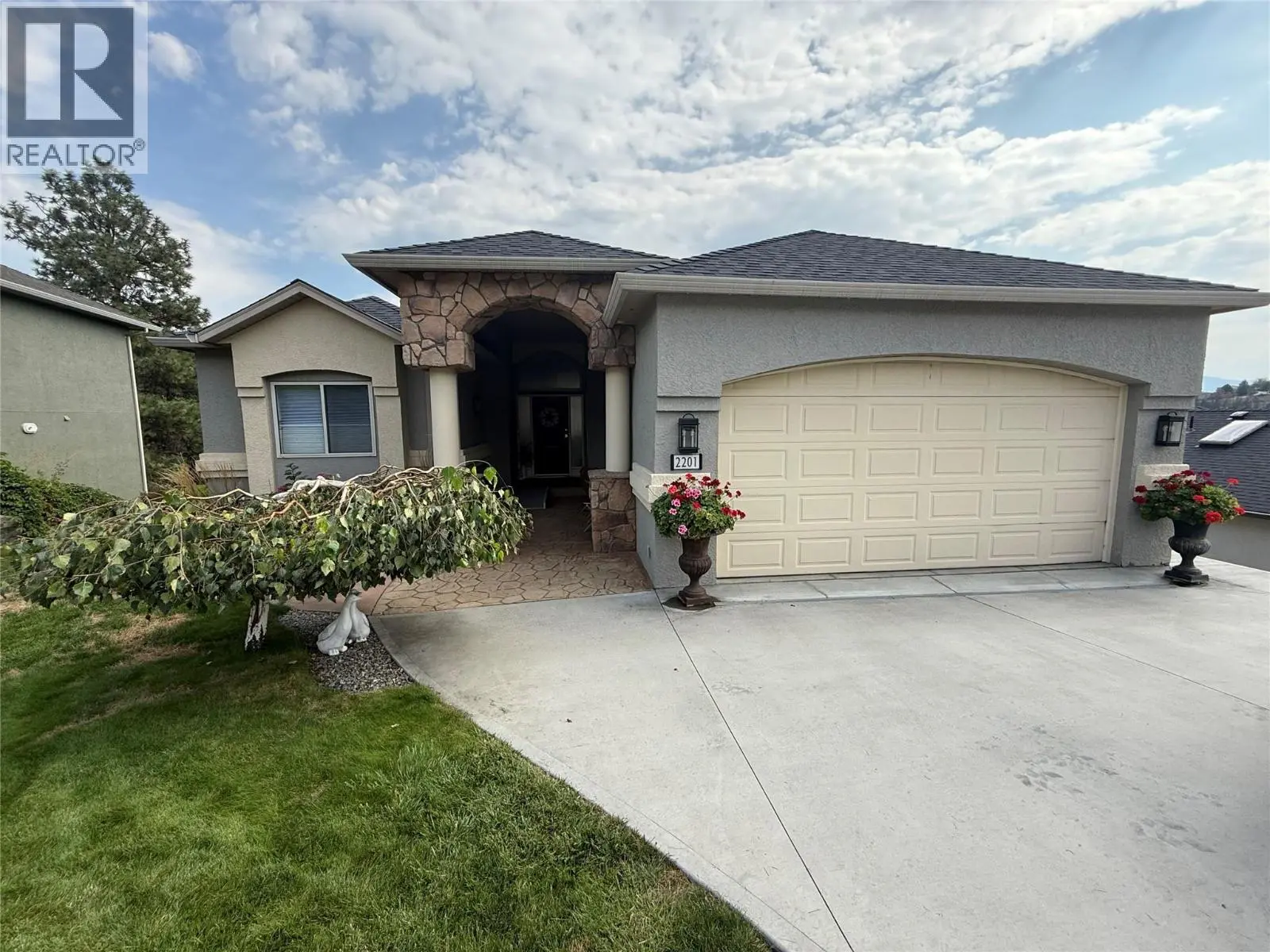 Photo of Listing #10399885