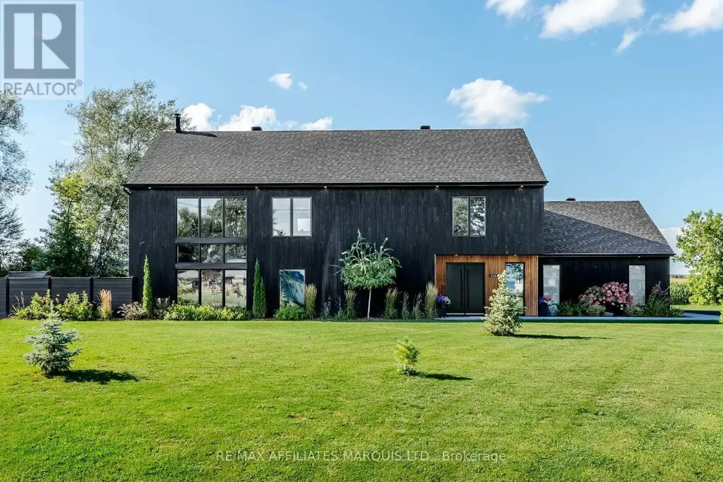 22243 Old Highway 2 Road, South Glengarry