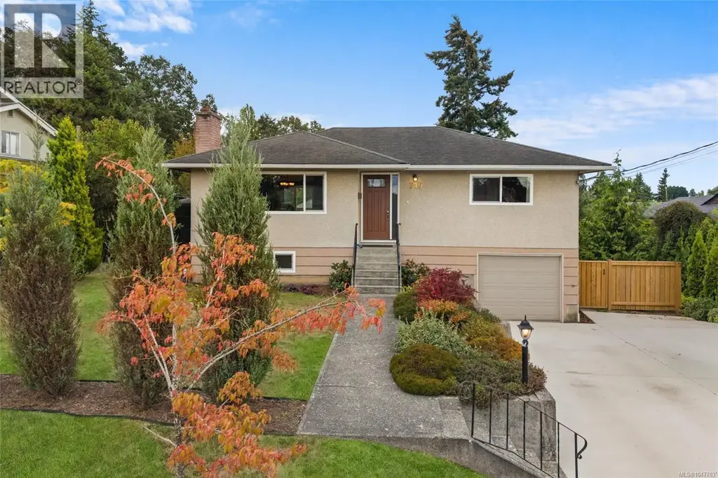 749 Lily Ave, Saanich