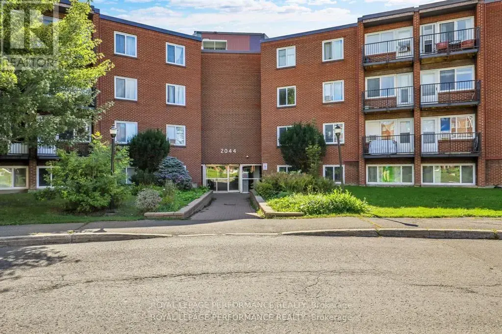 208c - 2044 Arrowsmith Drive, Ottawa