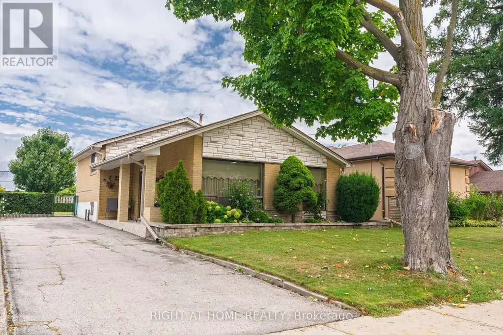 22 Monterrey Drive, Toronto (Thistletown-Beaumonde Heights)
