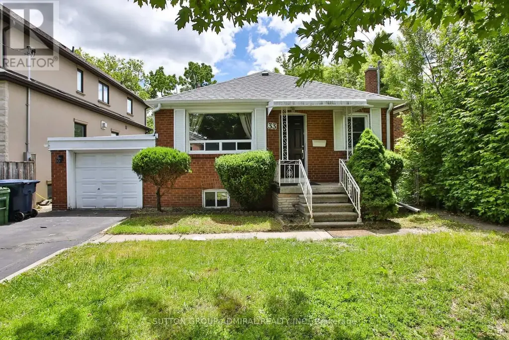 33 Regina Avenue, Toronto (Englemount-Lawrence)