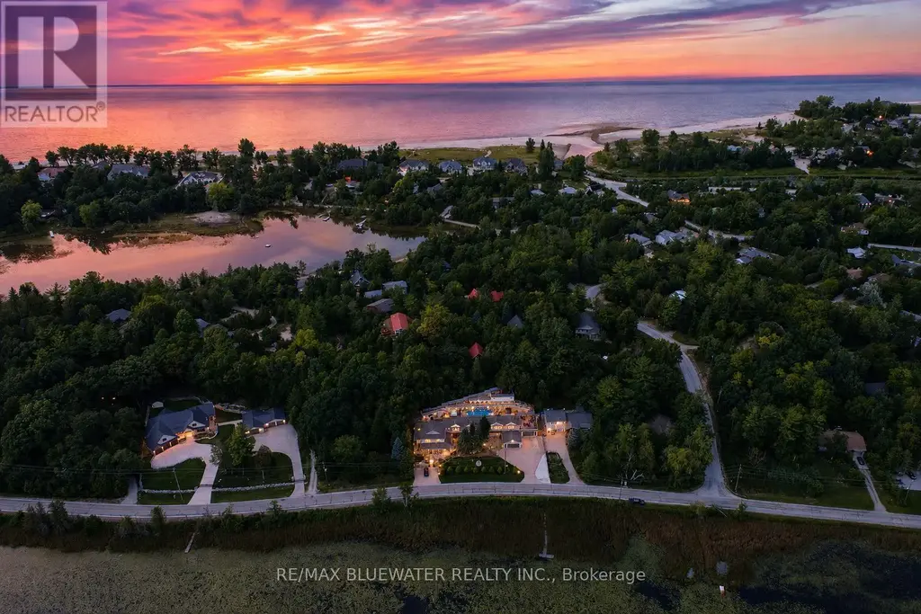 7196 Outer Drive, Lambton Shores (Port Franks)