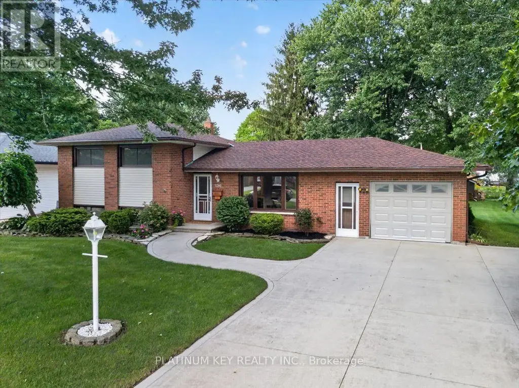 2392 London Street, Strathroy-Caradoc (Mount Brydges)