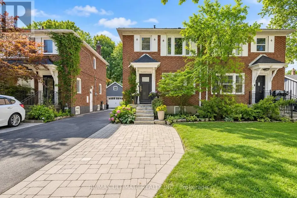 3 Thursfield Crescent, Toronto (Leaside)