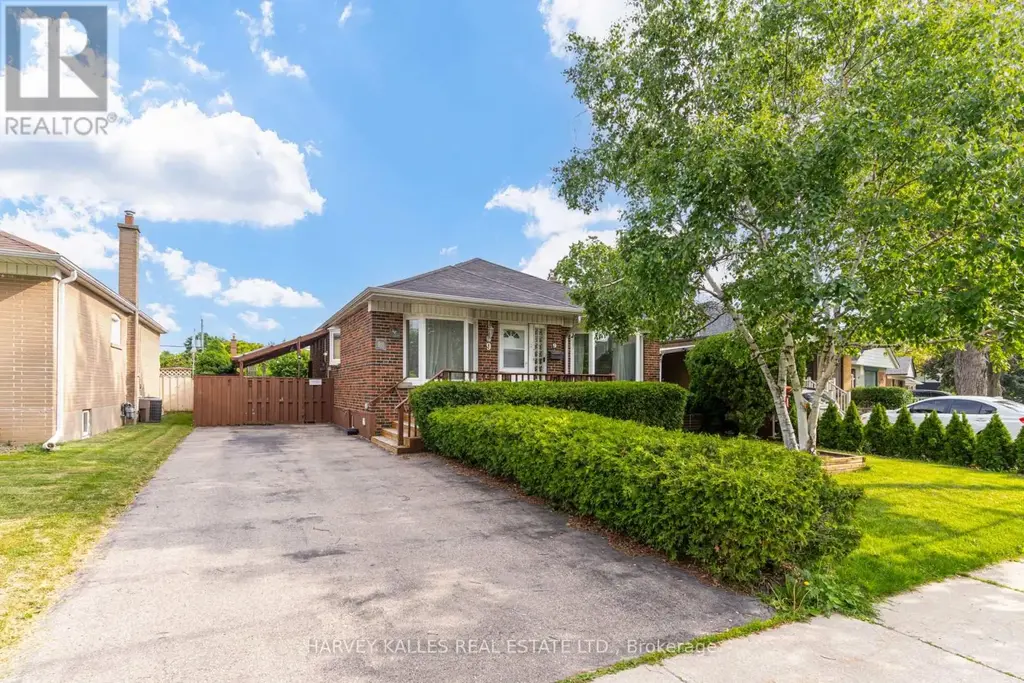 9 Sealcove Drive, Toronto (Etobicoke West Mall)
