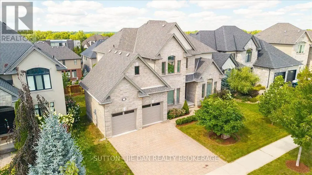 2361 Torrey Pines Way, London North (North R)