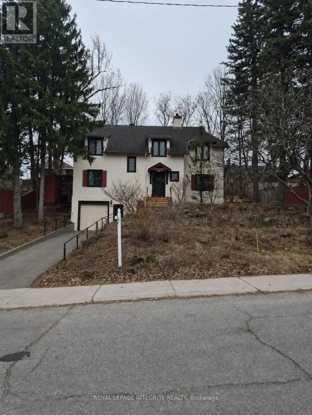290 B Holmwood Avenue, Ottawa
