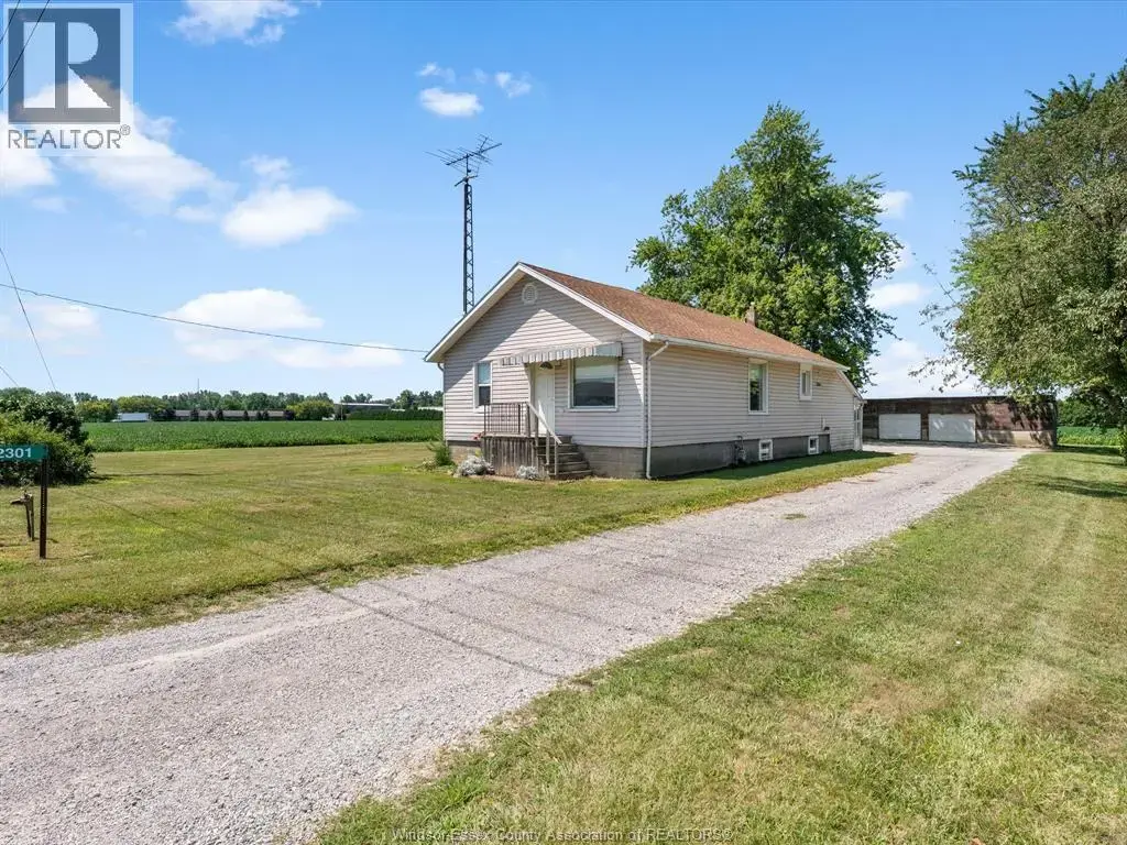 2301 Albuna Townline, Kingsville