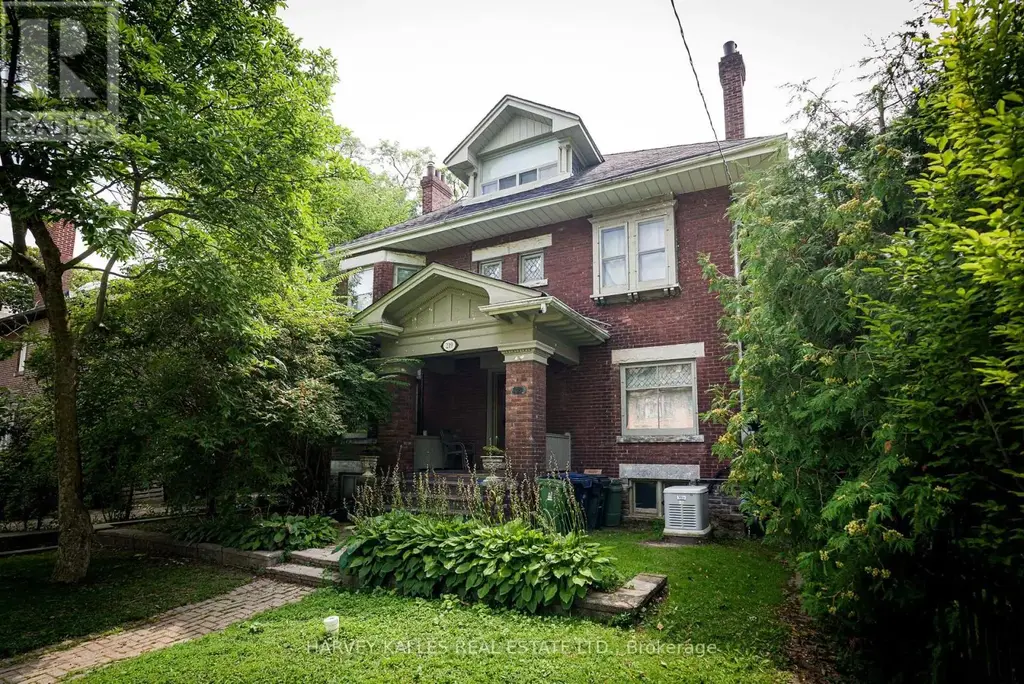 219 Balmoral Avenue, Toronto (Casa Loma)