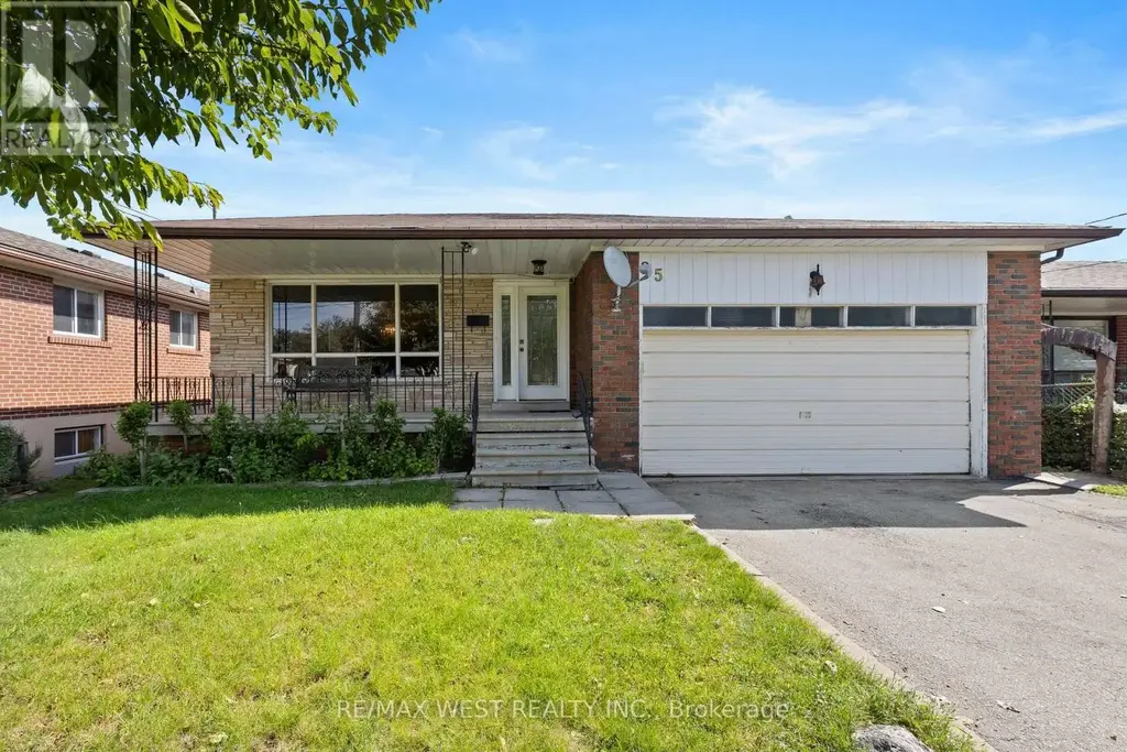 25 Apted Avenue, Toronto (Humber Summit)