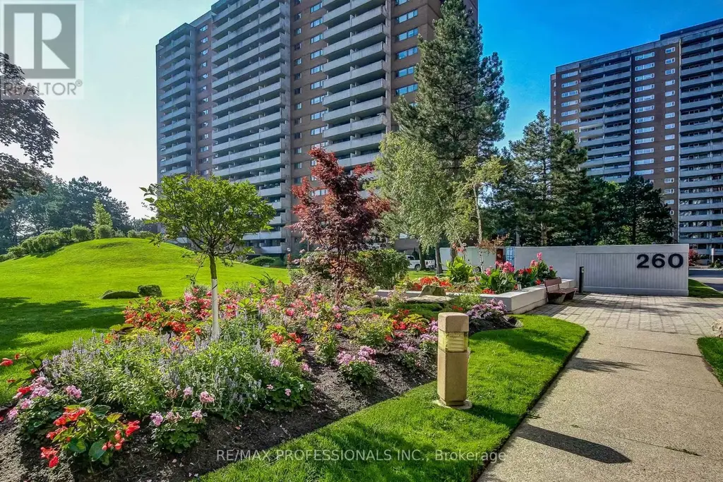 207 - 260 Scarlett Road, Toronto (Rockcliffe-Smythe)