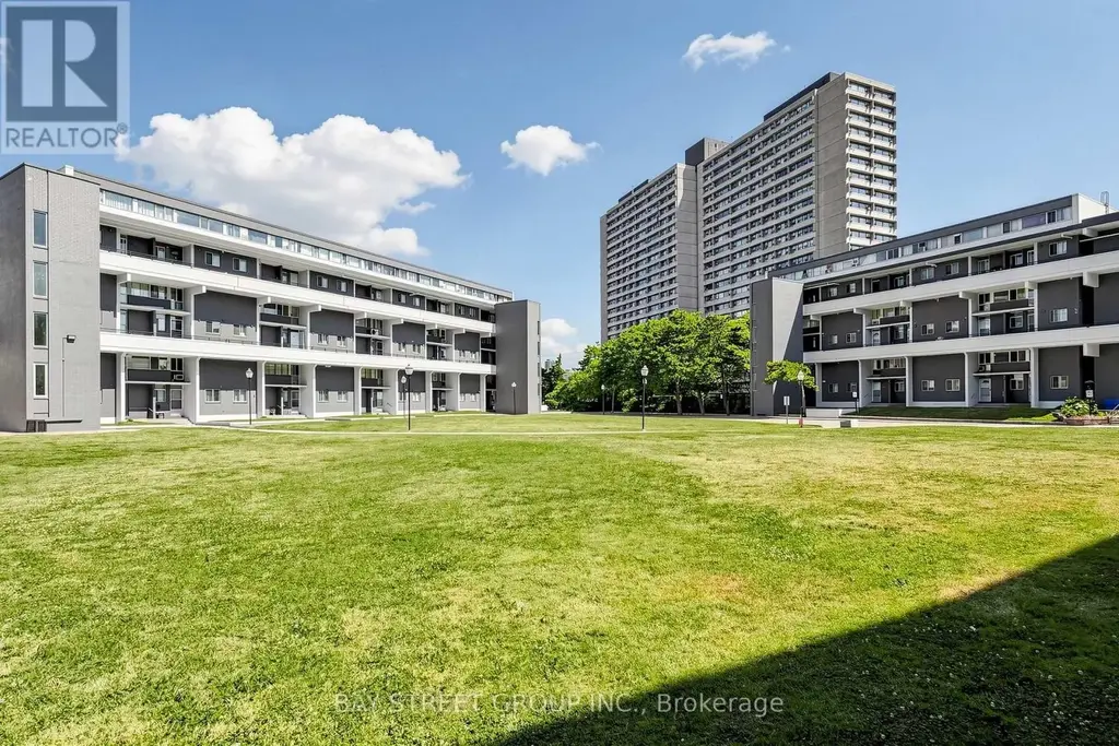 302 - 55 Sunny Glenway, Toronto (Flemingdon Park)