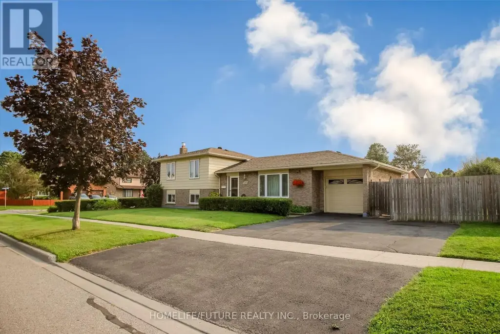 207 Michael Boulevard, Whitby (Lynde Creek)
