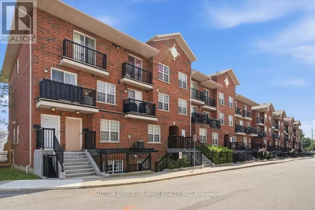 201 - 25 Strangford Lane, Toronto (Clairlea-Birchmount)