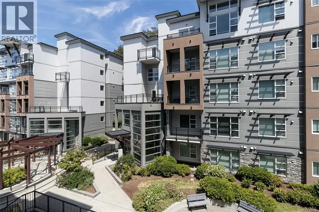 302 1020 Inverness Rd, Saanich