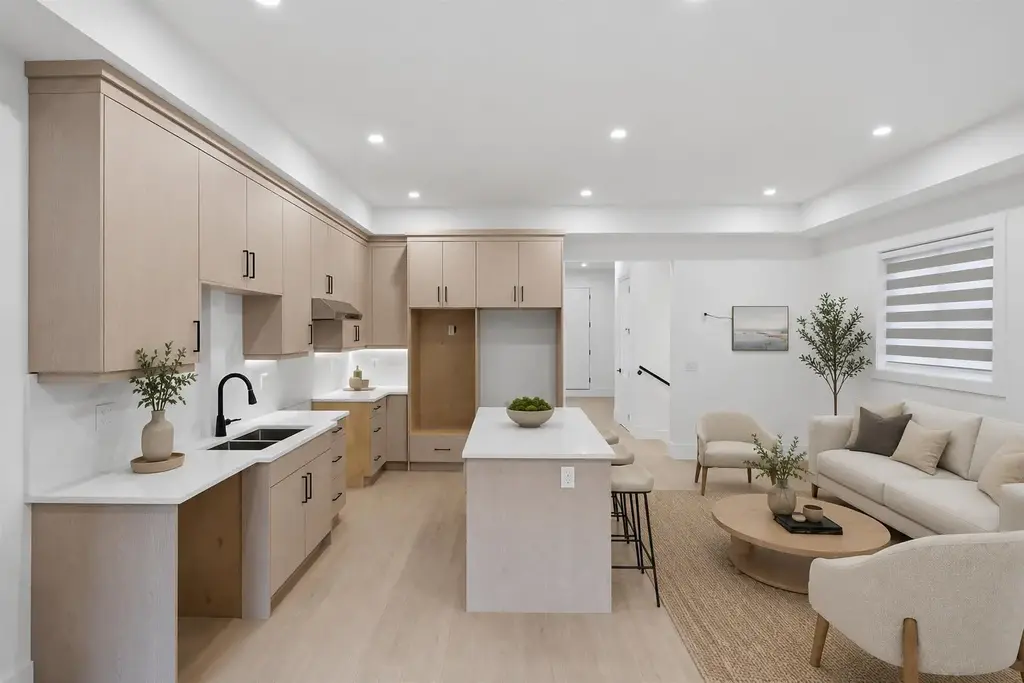 2 12873 Marine Drive, Surrey