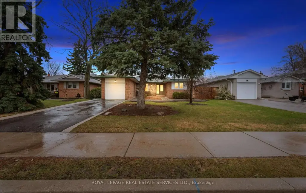 22 Arbroath Crescent, Toronto (Markland Wood)