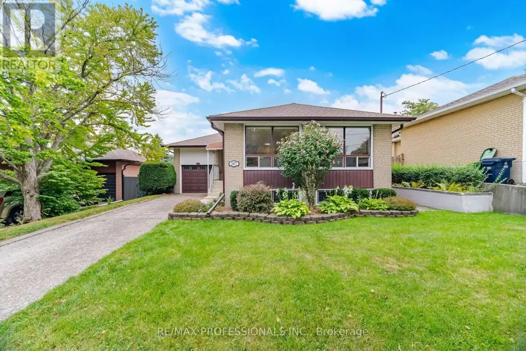 147 Chapman Road, Toronto (Humber Heights)