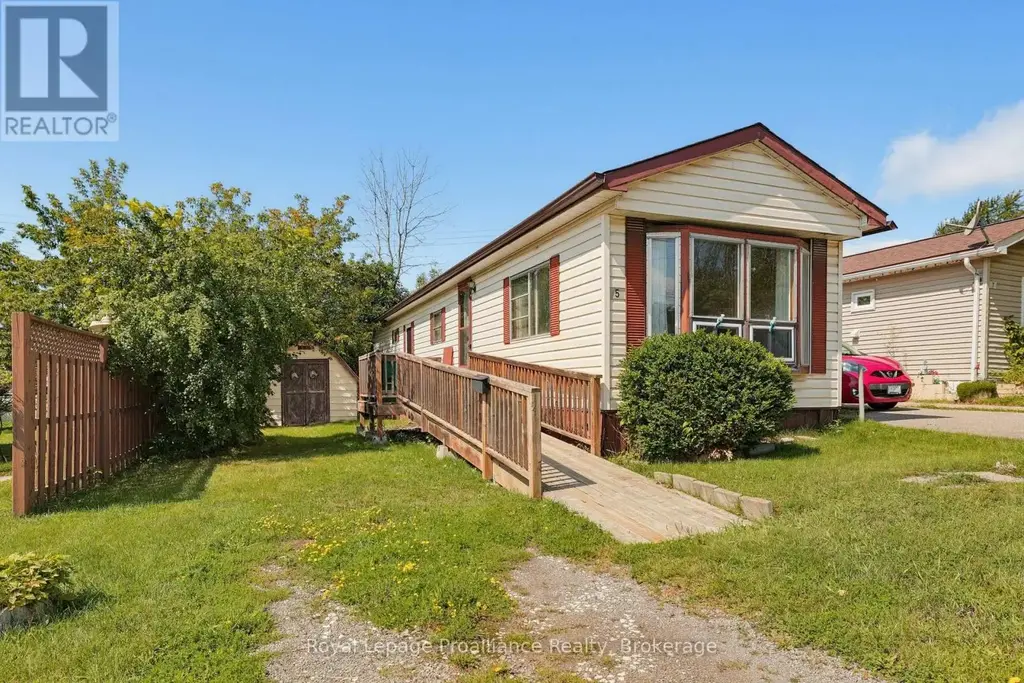 5 Kenneth Boulevard, Quinte West (Sidney Ward)