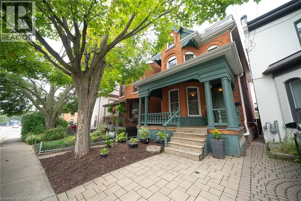 102 Pearl Street N, Hamilton