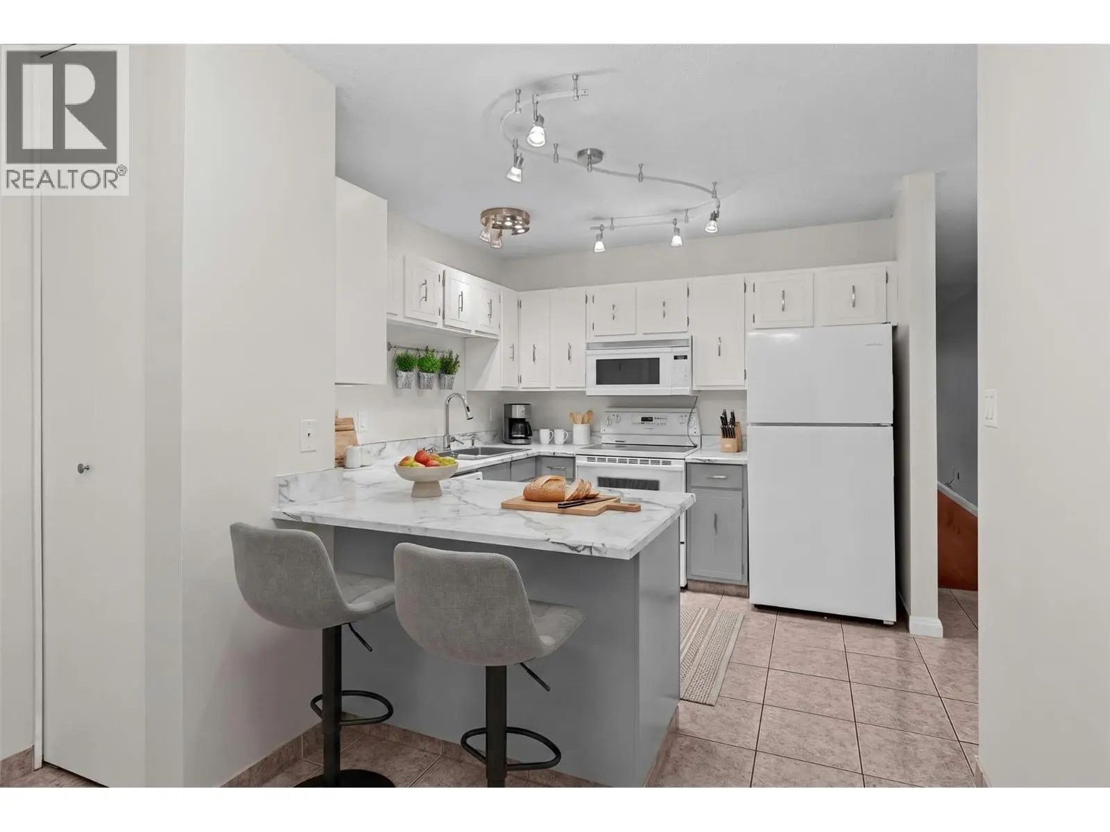1660 Ufton Court Unit# 103. Kelowna, British Columbia