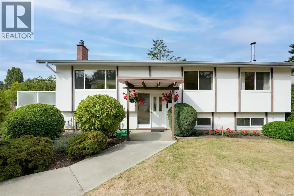 4218 Thornhill Cres, Saanich
