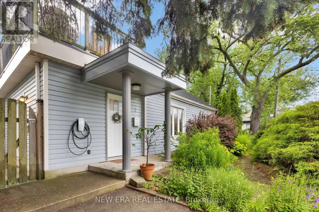 2 Foch Avenue, Toronto (Alderwood)
