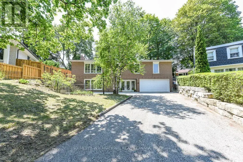 31 Queensborough Crescent, Toronto (Willowridge-Martingrove-Richview)