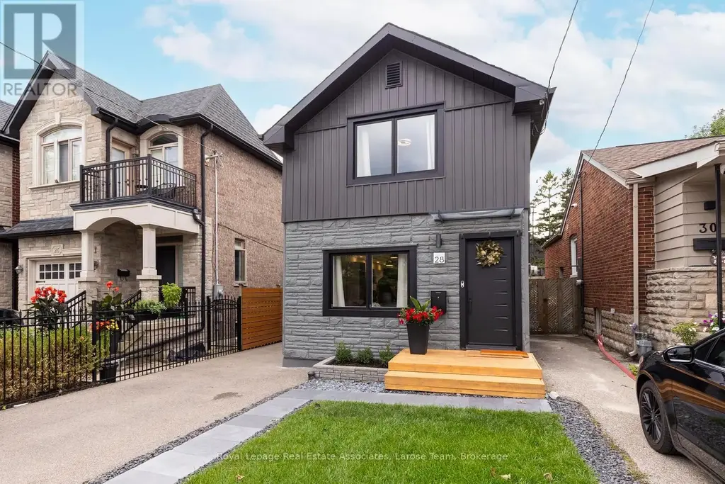 28 Thirtieth Street, Toronto (Long Branch)