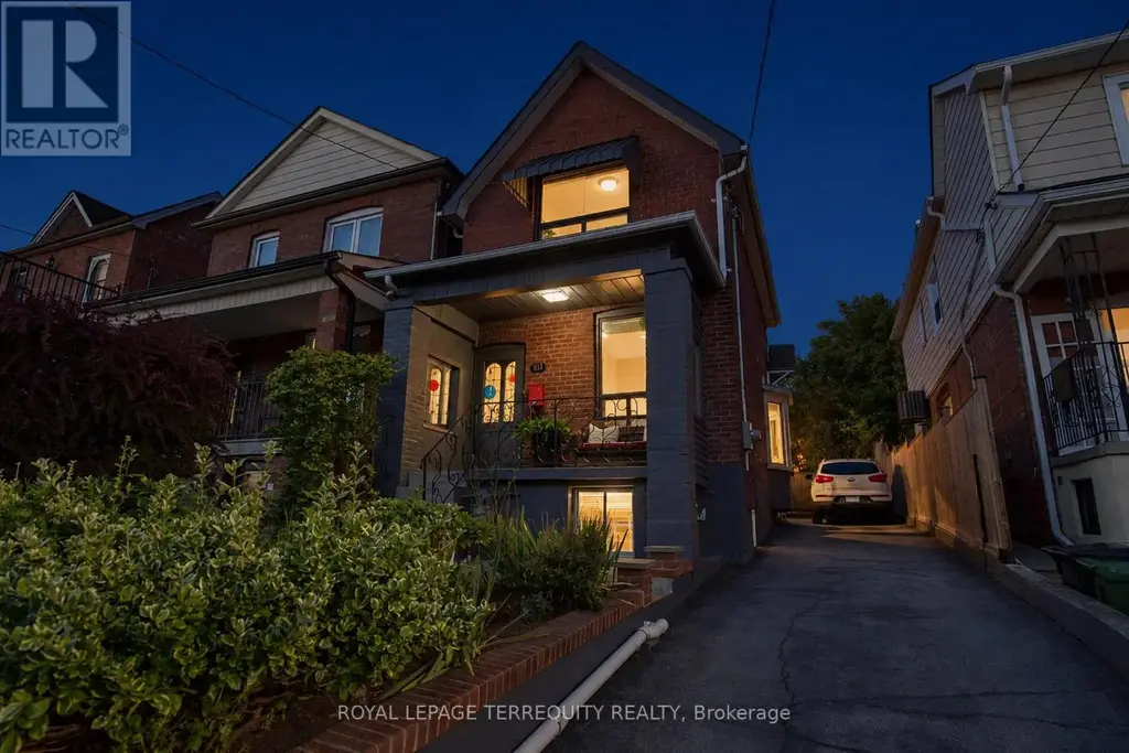 211 Blackthorn Avenue, Toronto (Weston-Pellam Park)