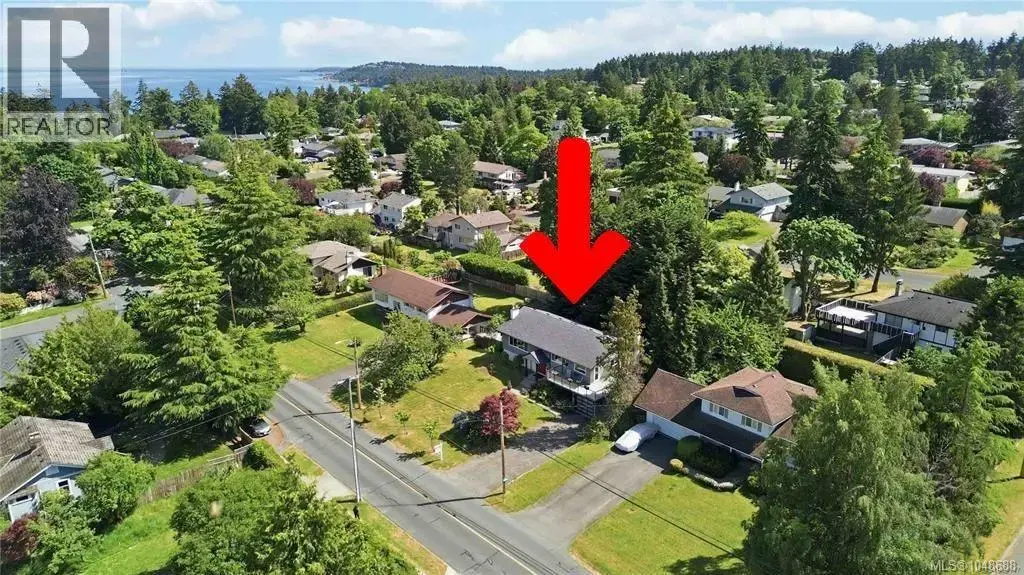 1909 Ferndale Rd, Saanich