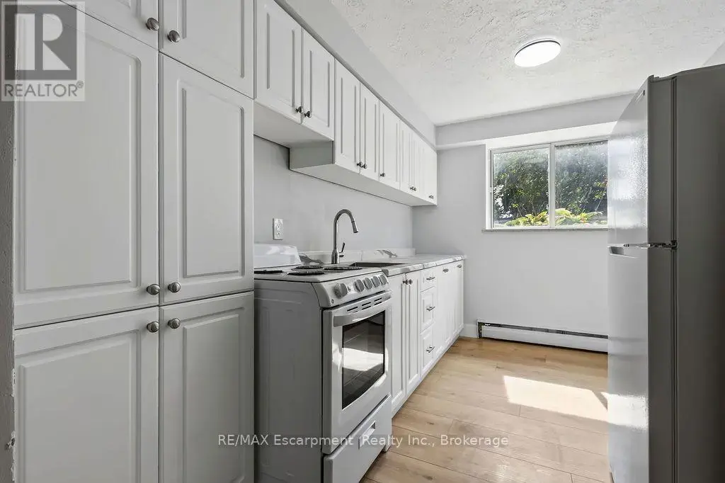 103 - 2393 New Street, Burlington (Brant)