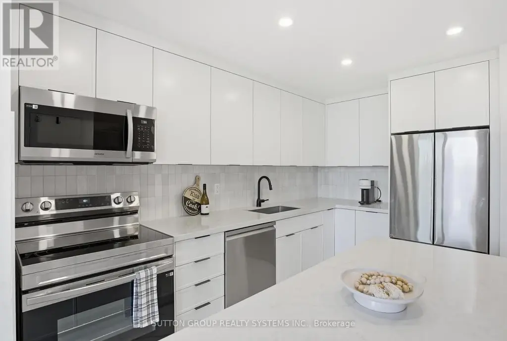 304 - 60 Southport Street, Toronto (High Park-Swansea)