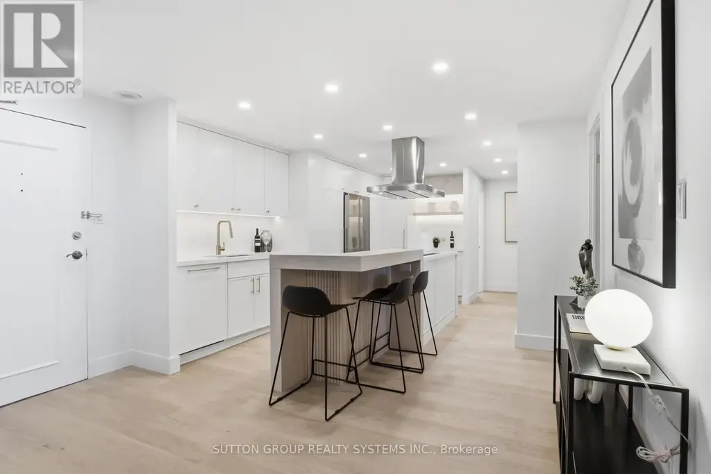 1504 - 812 Burnhamthorpe Road, Toronto (Markland Wood)
