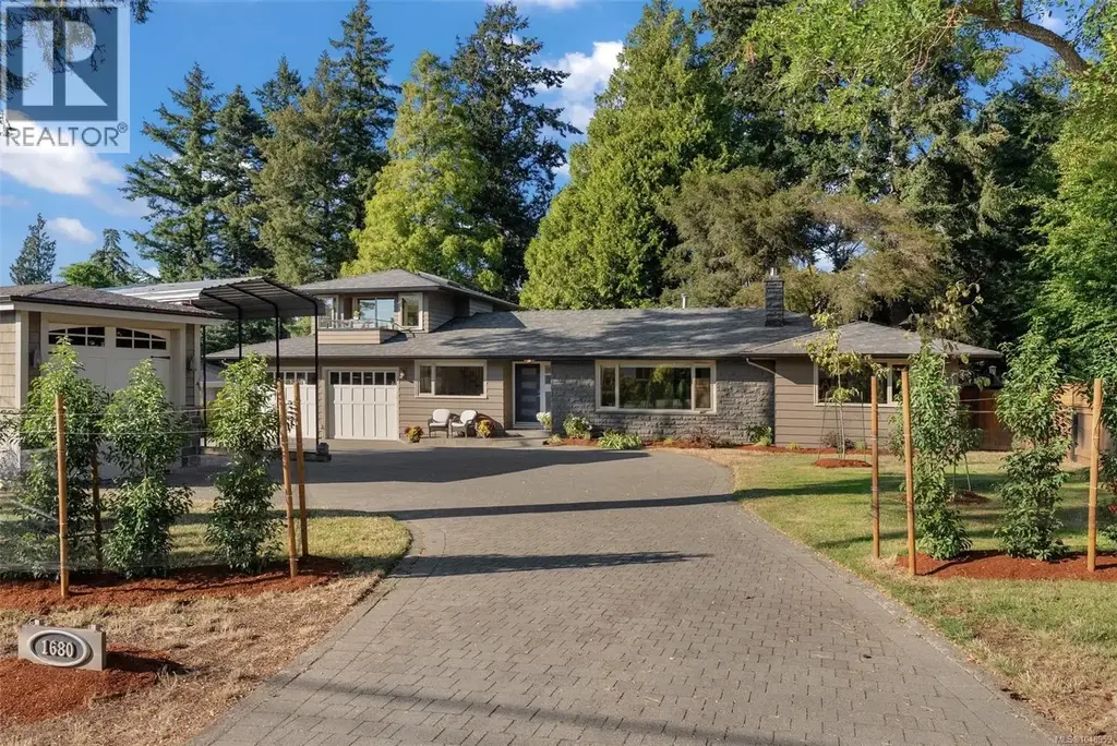 1680 Ash Rd, Saanich