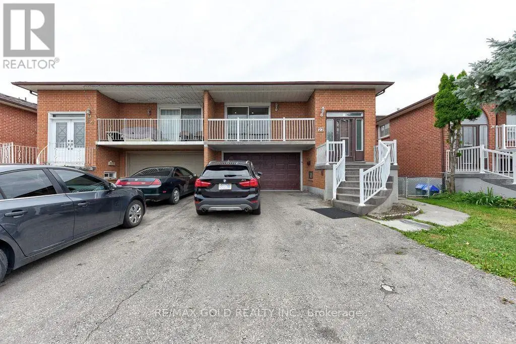 22 Kittiwake Avenue, Toronto (West Humber-Clairville)
