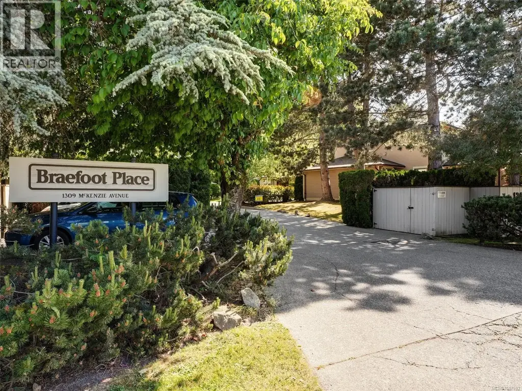 2 1309 Mckenzie Ave, Saanich