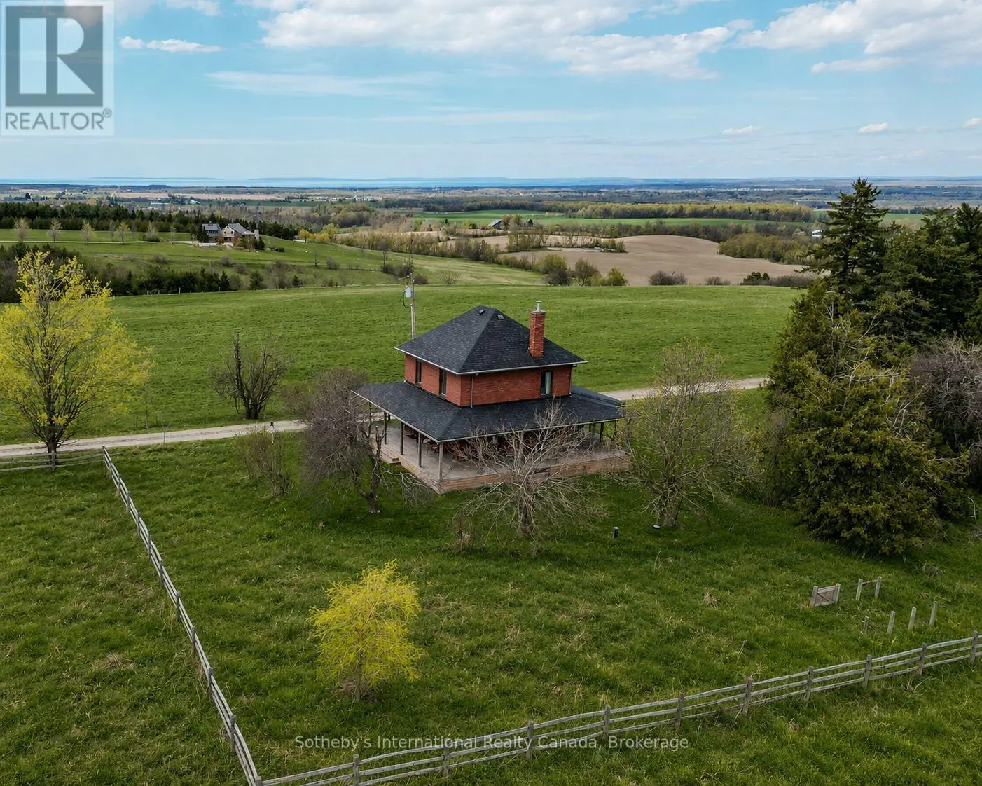 1943 Fairgrounds Road S, Clearview