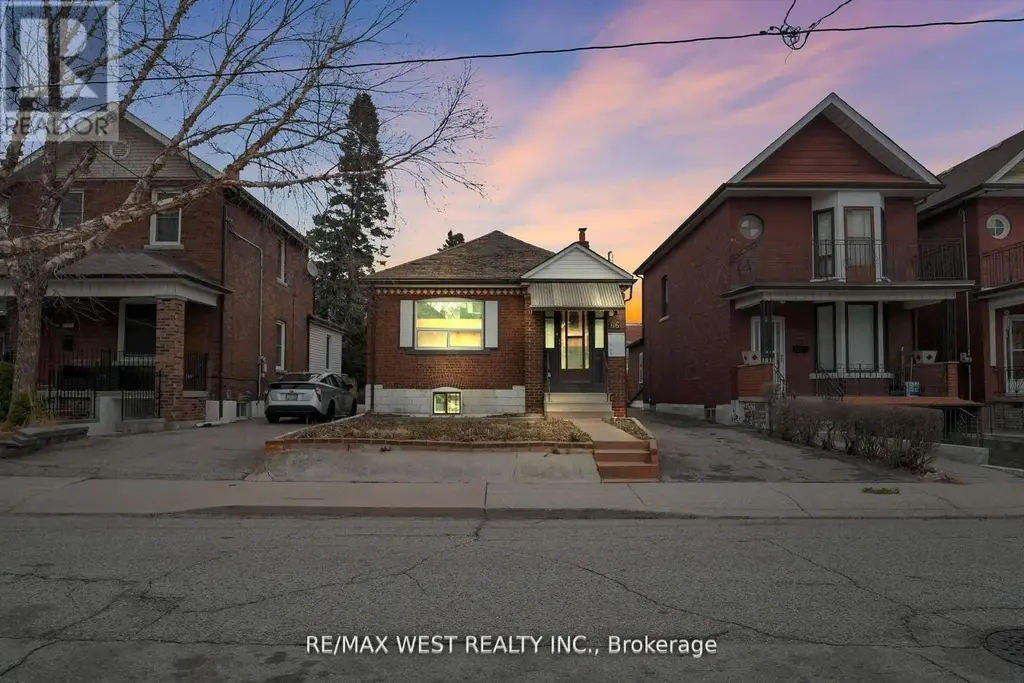 661 Beresford Avenue, Toronto (Runnymede-Bloor West Village)