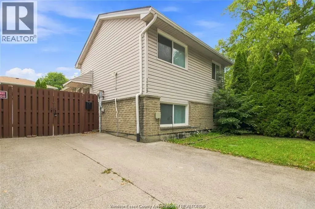 1229 Arncliffe Place, Windsor