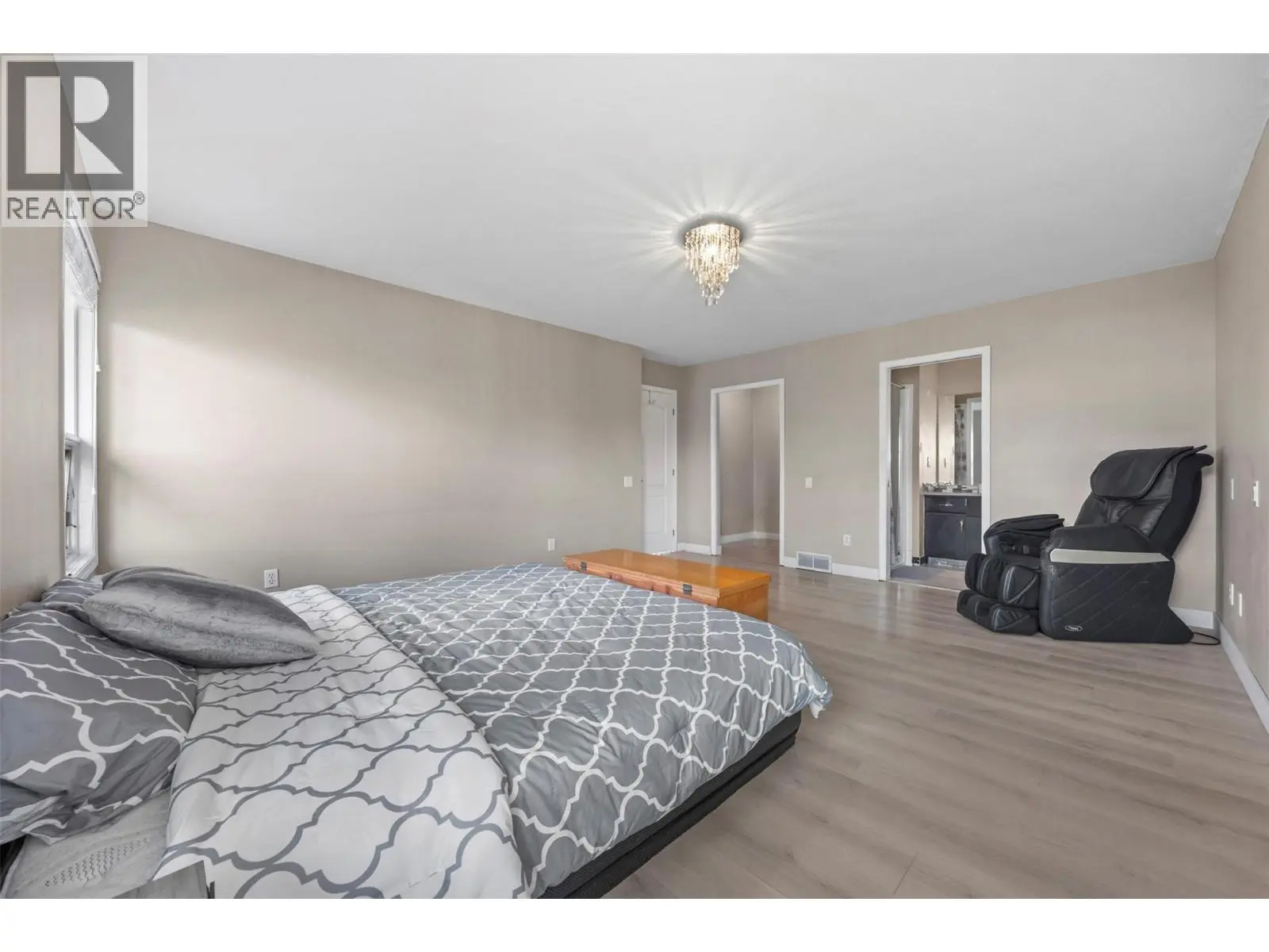 2308 Lillooet Crescent. Kelowna, British Columbia