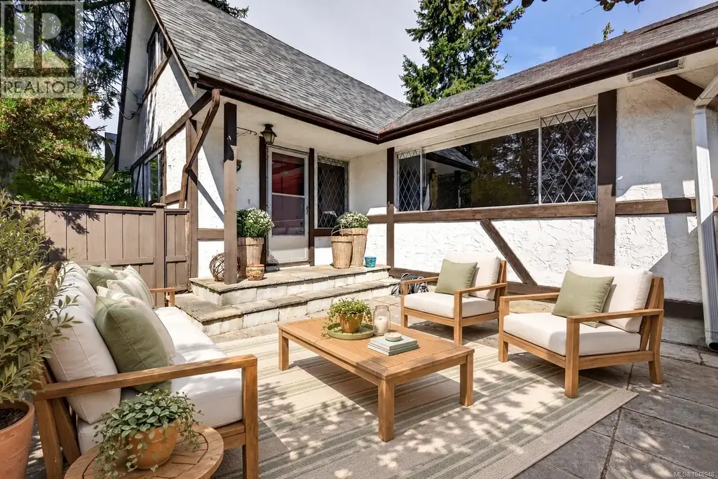 2214 Mccoy Rd, Saanich