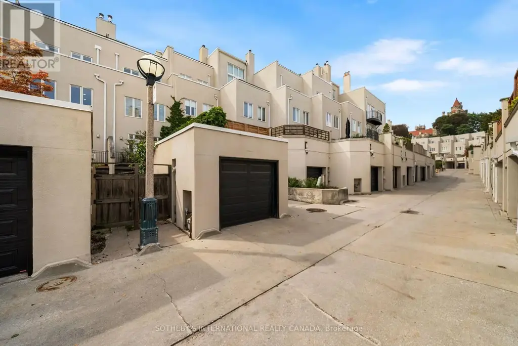 213 Walmer Road, Toronto (Casa Loma)