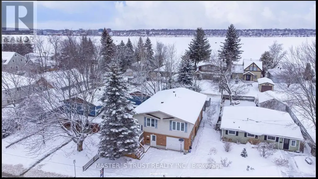 2 - 22 Brennan Avenue, Barrie (South Shore)