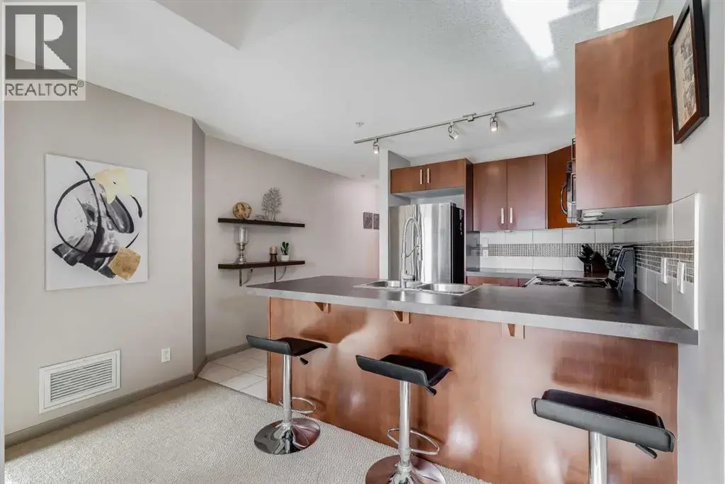 205, 210 15 Avenue Se, Calgary