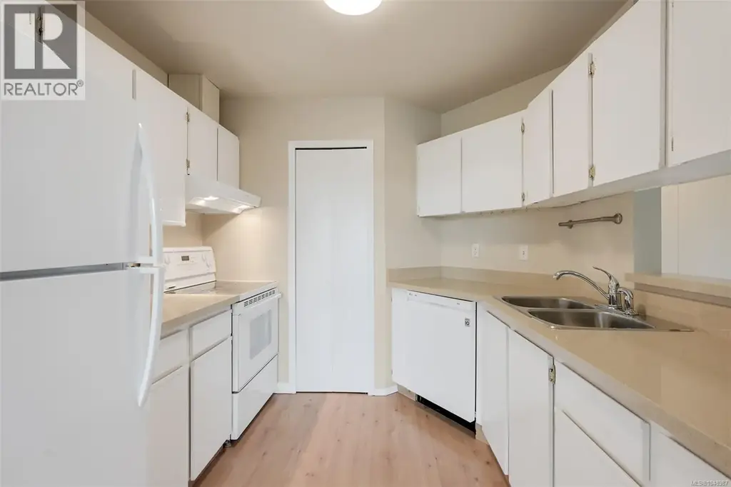 201 4030 Quadra St, Saanich