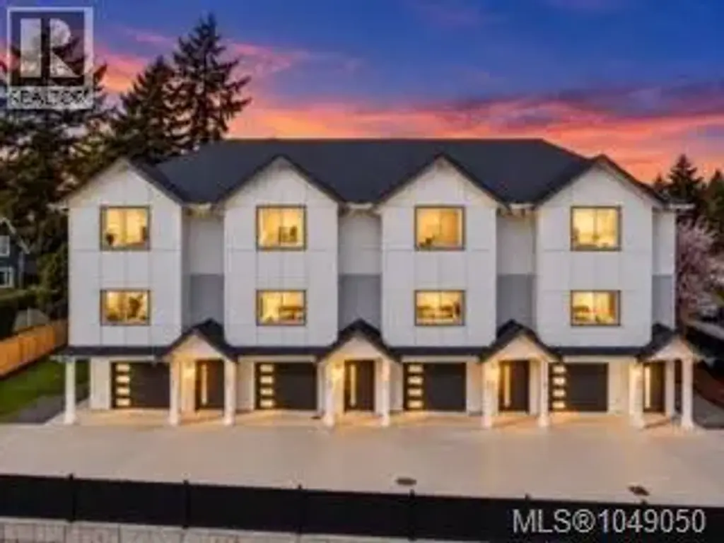 3 621 Broadway St, Saanich