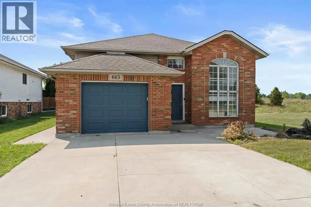 613 Havens Drive, Windsor