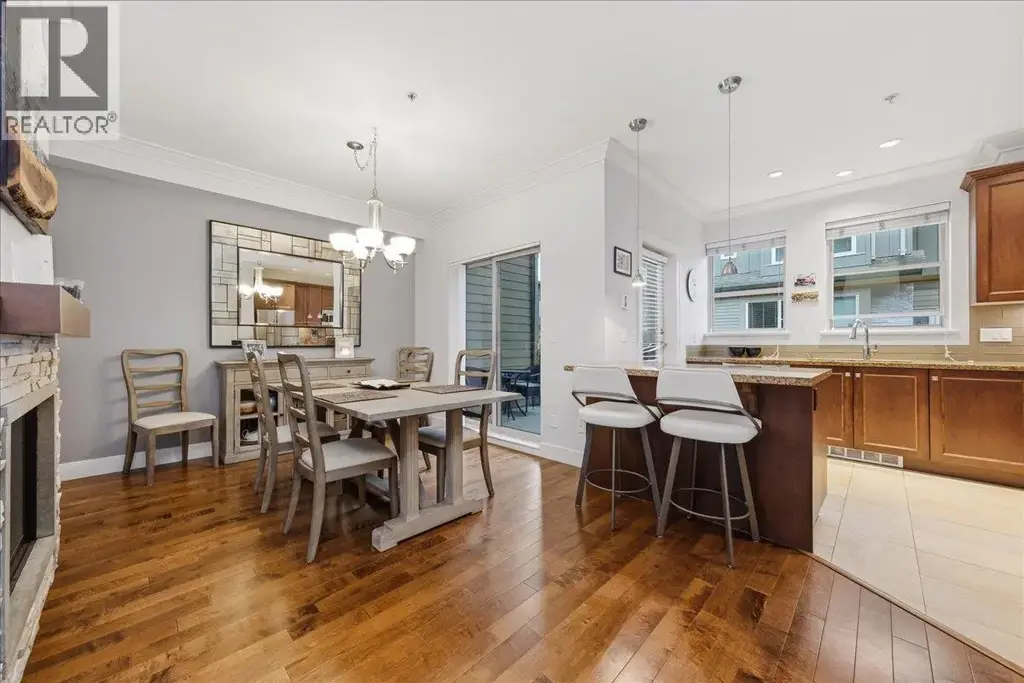 24 897 Premier Street, North Vancouver